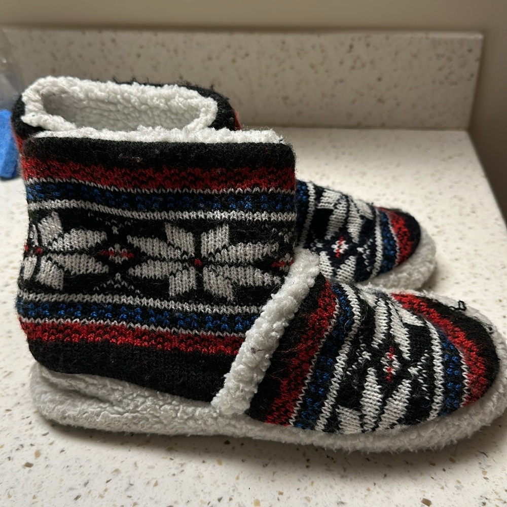 Slippers - Picture 2 of 5